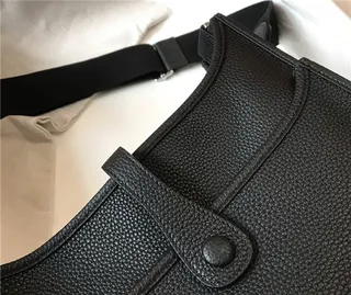 Hermès Evelyne Perforado H Logo Naranja Bolsa bajo el brazo 20