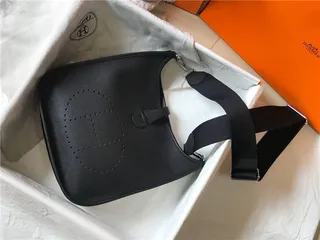 Hermès Evelyne Perforado H Logo Naranja Bolsa bajo el brazo 24