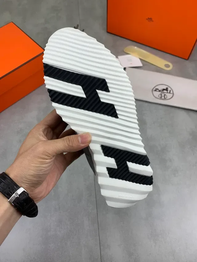 Hermès ধূসর কুইল্টেড সুড লাইফস্টাইল স্নিকার 2