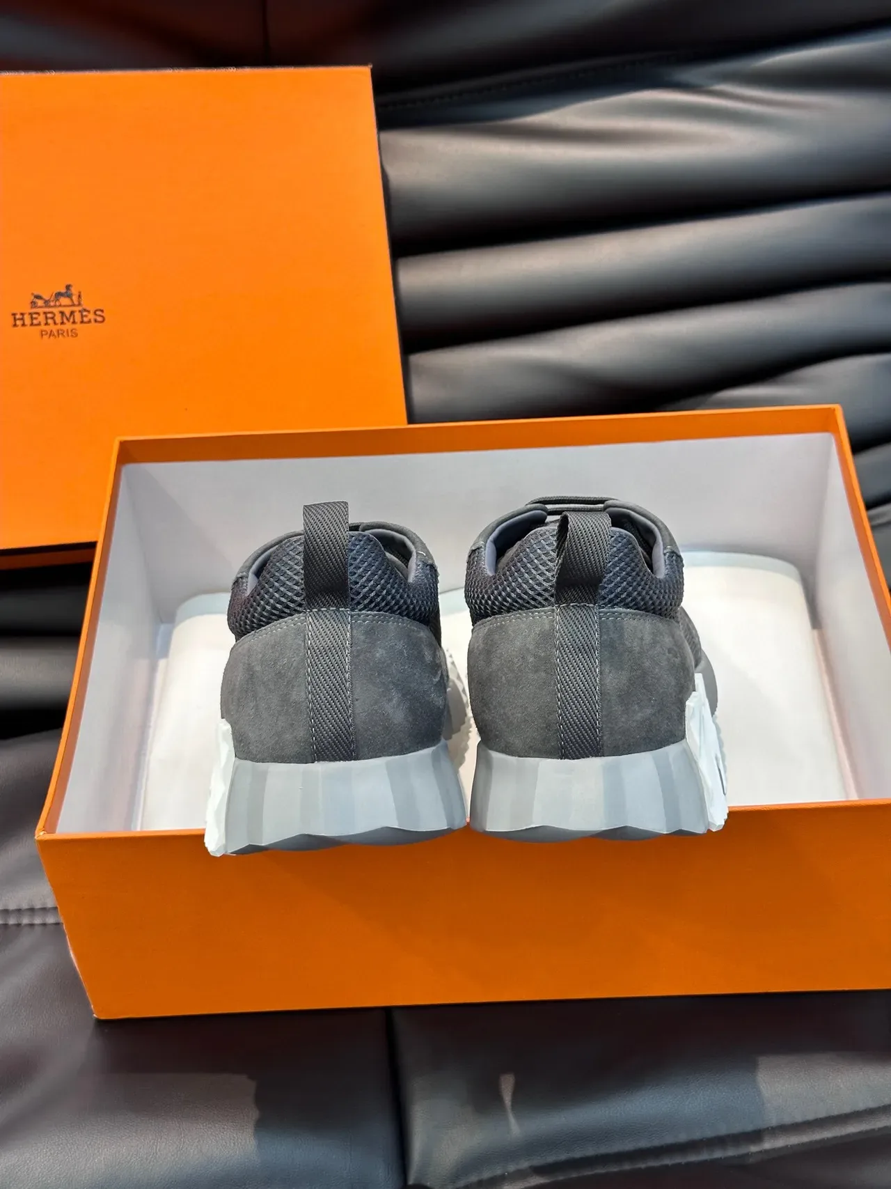 Hermès Tênis Lifestyle Cinza de Couro Aveludado e Malha com Cadarço 6