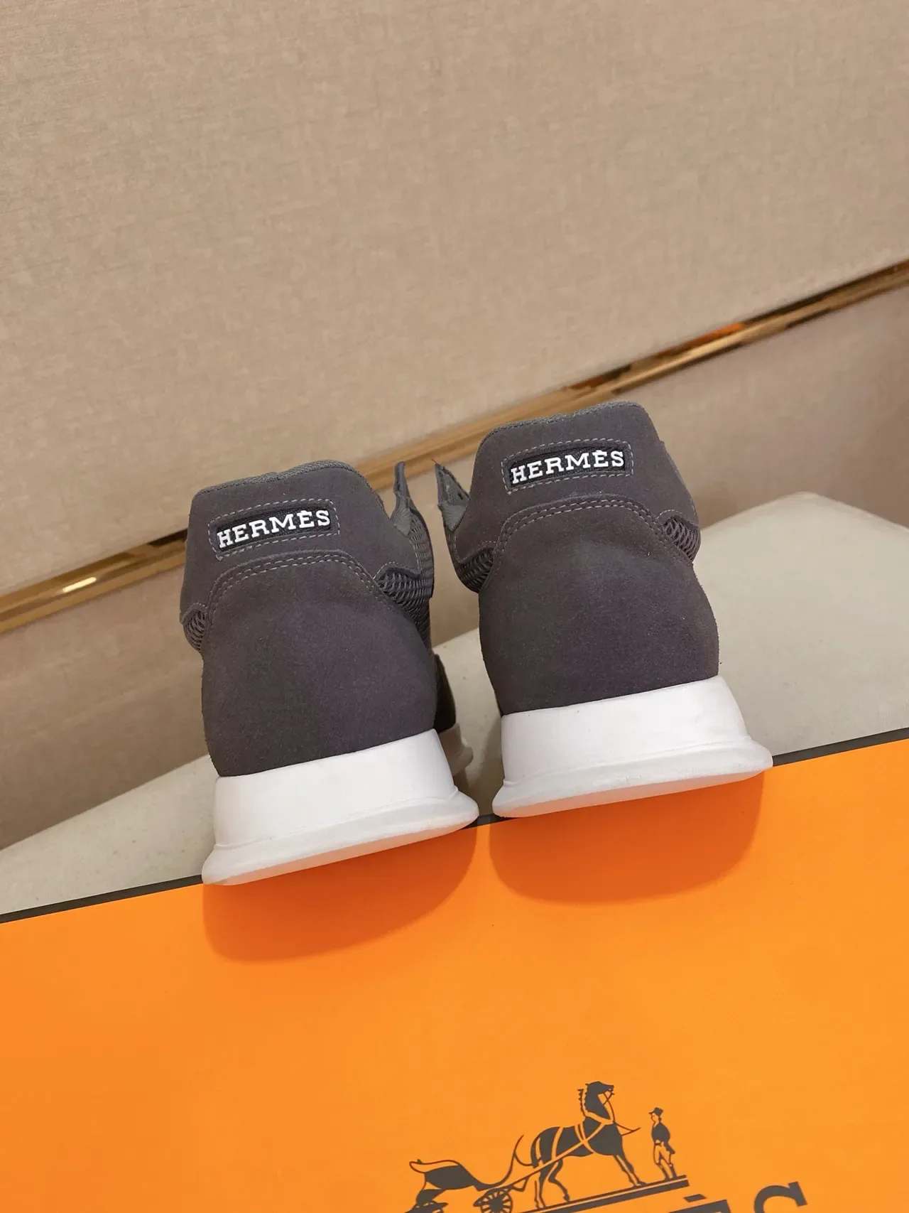 Hermès Low-Top Sneakers Gris Blanc Maille Et Daim 3