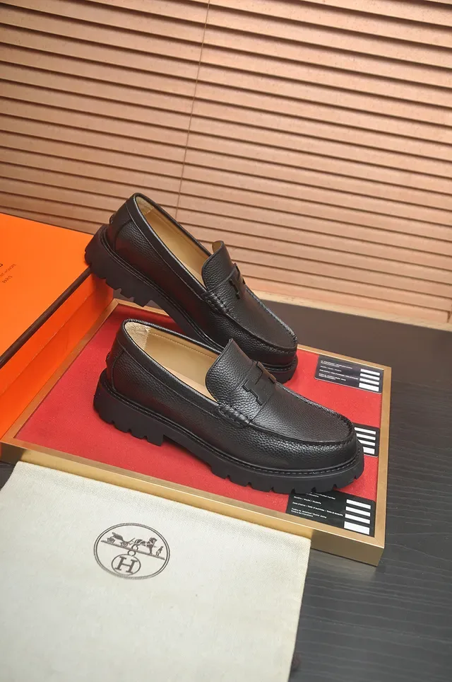 Hermès H-Buckle Mocasín Negro Beige Cuero Granulado Correa 4