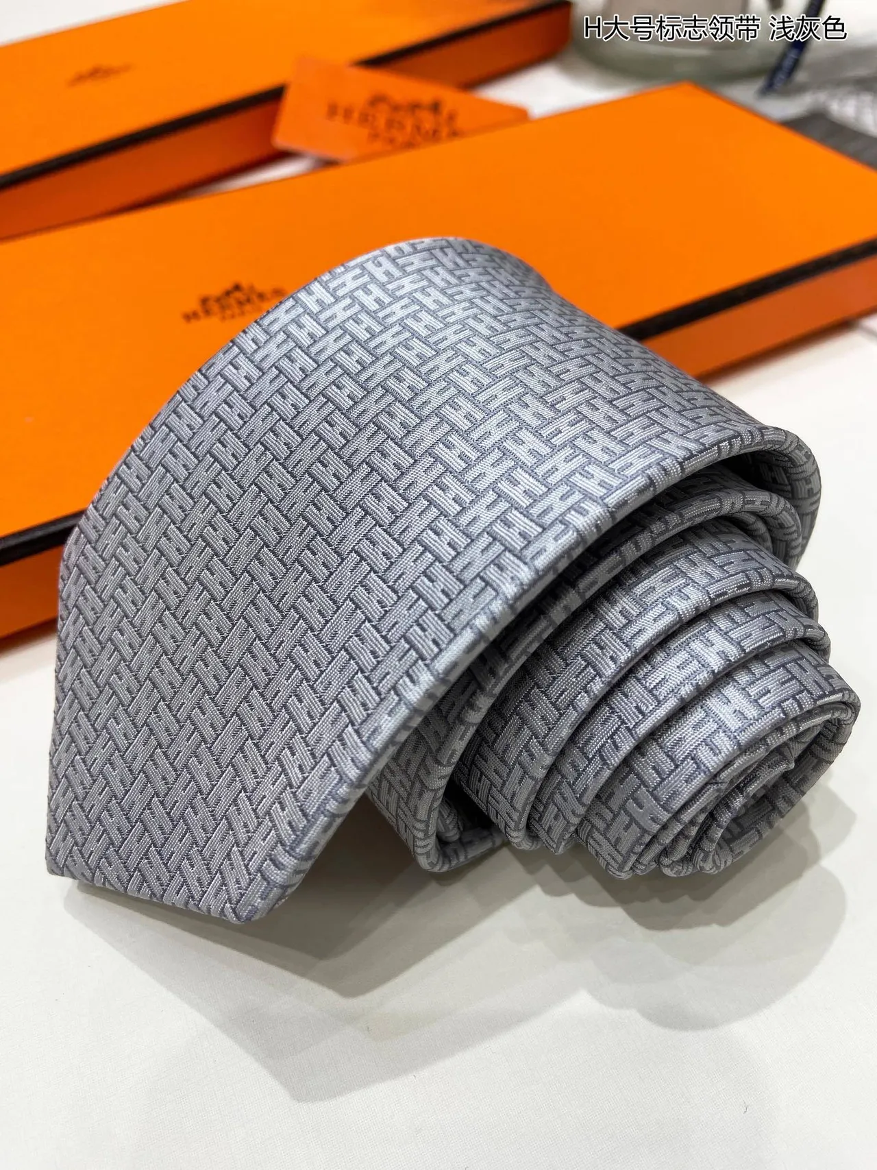 Hermès H Logo Gray Black Woven Pattern Light Base Necktie 5