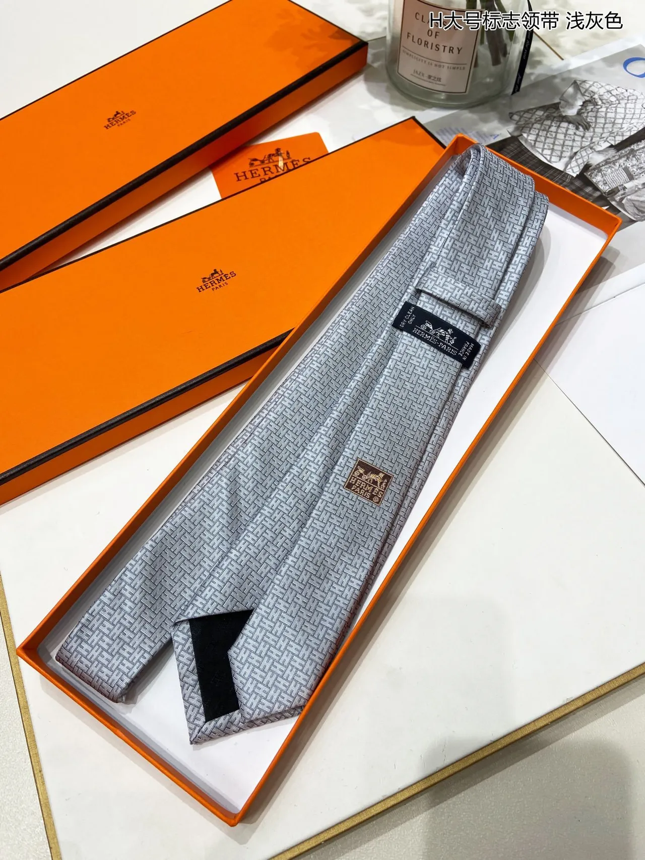 Hermès H Logo Gray Black Woven Pattern Light Base Necktie 6