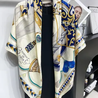 Hermès Harnais de Cœur দান্তি নীল সোনালী রেশমের স্কার্ফ