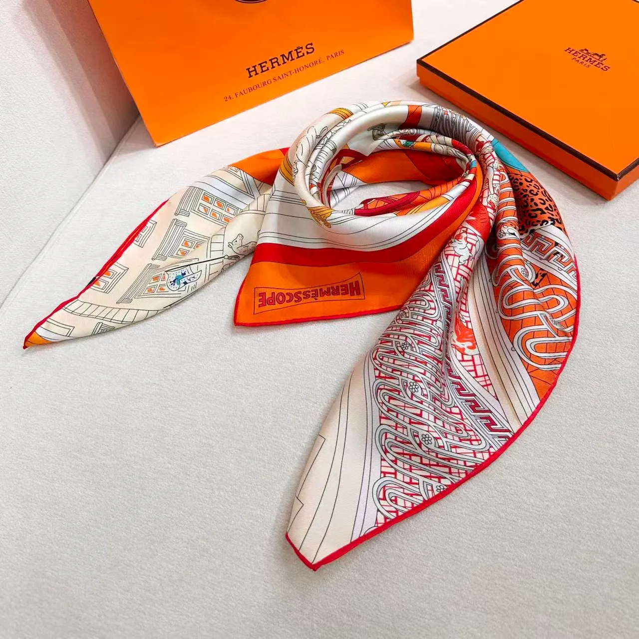 Hermès चित्रित आंतरिक दृश्य नारंगी रेशम स्कार्फ 5
