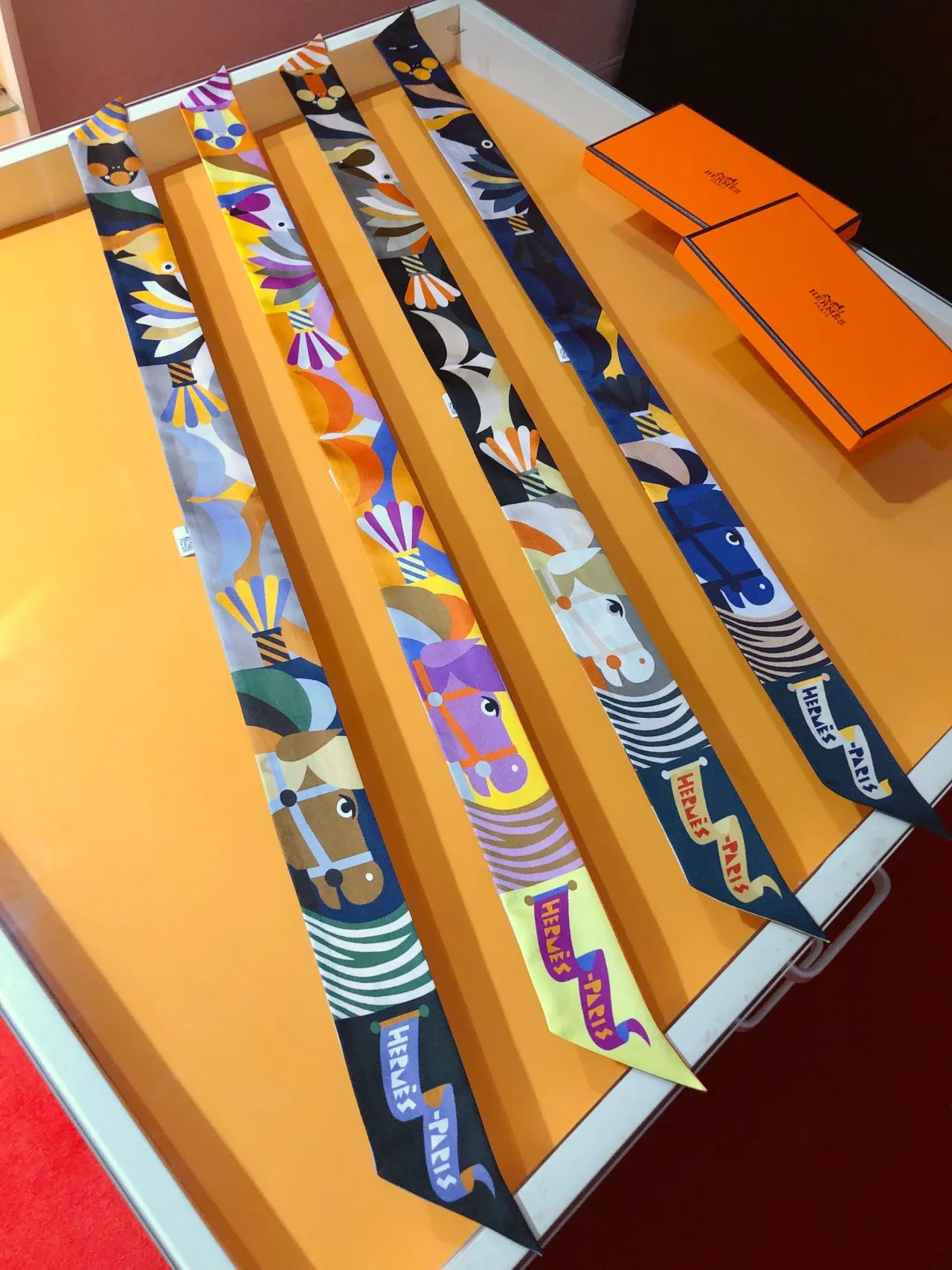 Hermès écharpe en soie à impression géométrique multicolore 3