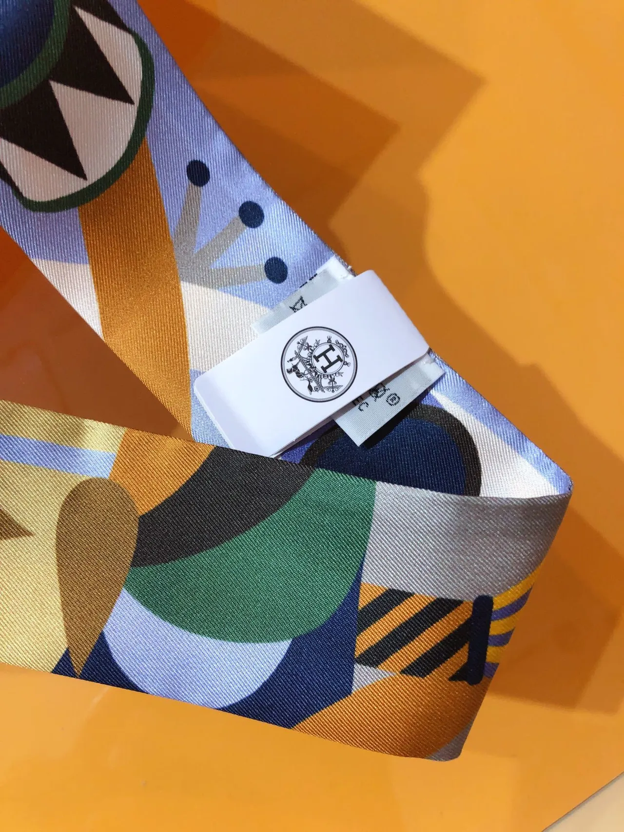 Hermès écharpe en soie à impression géométrique multicolore 6