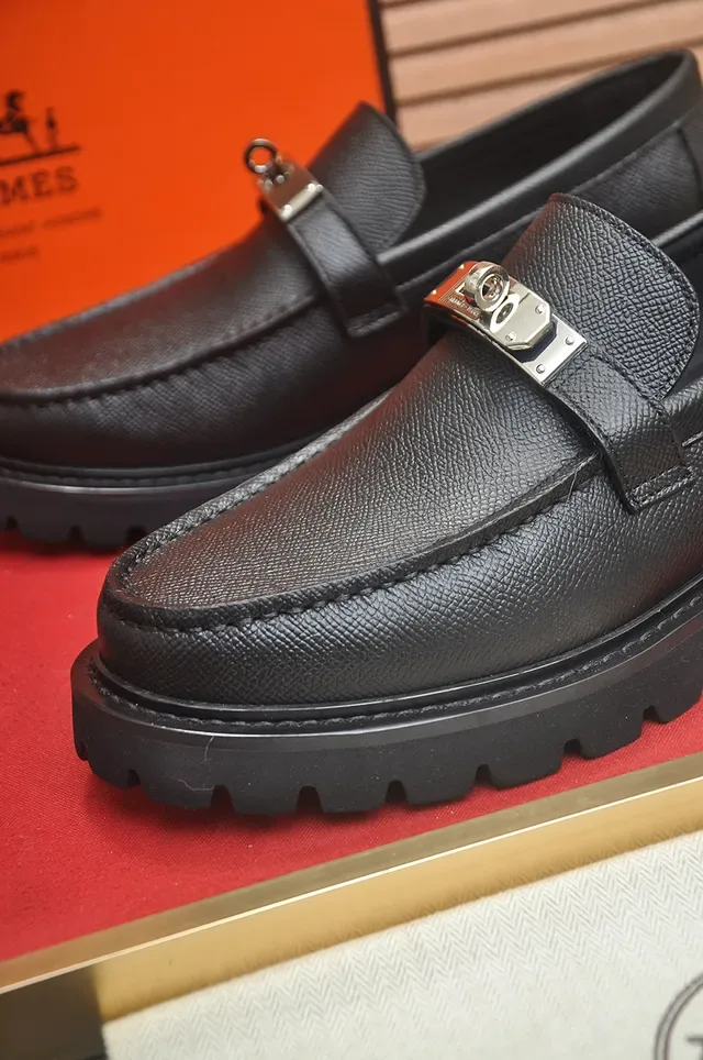 Hermès Oran 黑色银色纹理皮革金属H扣带乐福鞋 2