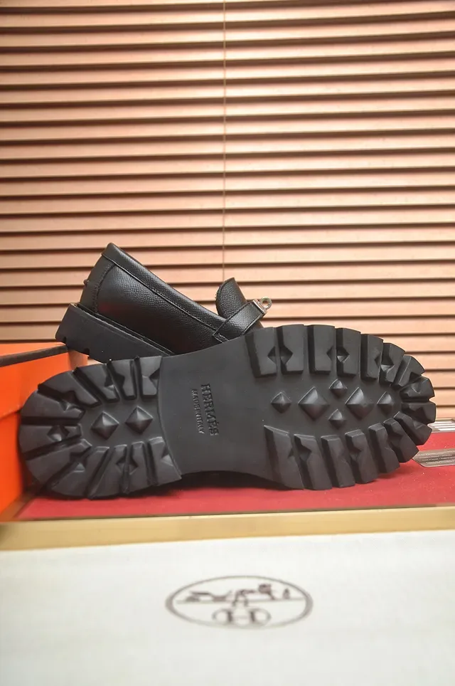 Hermès Oran 黑色银色纹理皮革金属H扣带乐福鞋 3