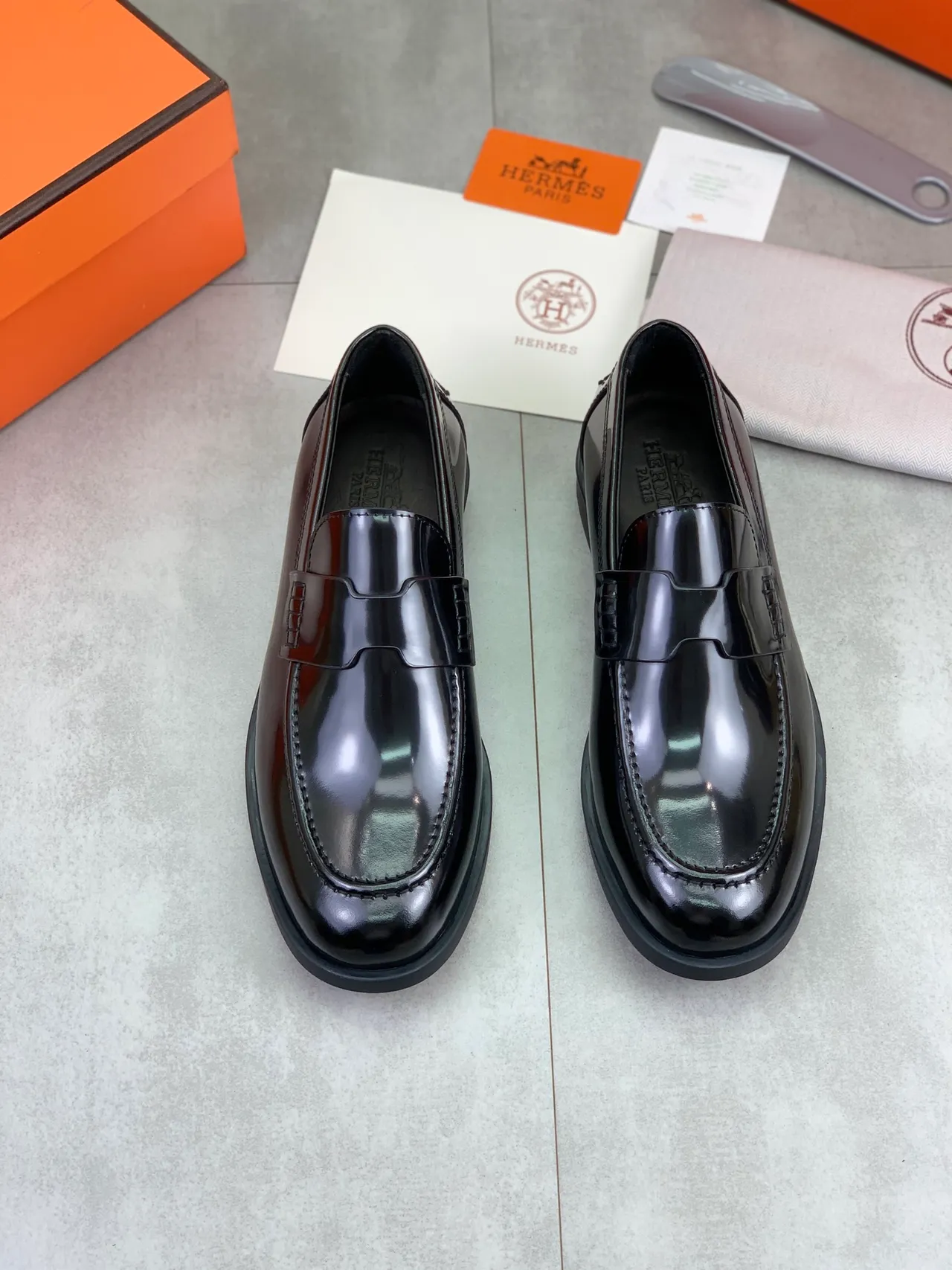 Hermès Oran Loafer mocassins en cuir patenté noir 5