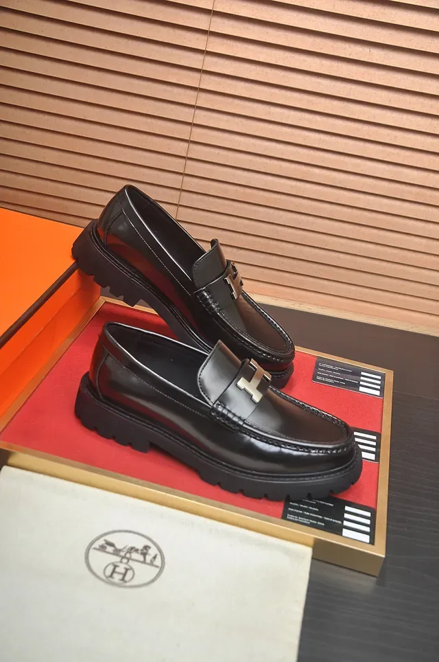 হার্মিস অরান লোফার কালো পলিশড লেদার H-Buckle Lug Sole লোফার 4