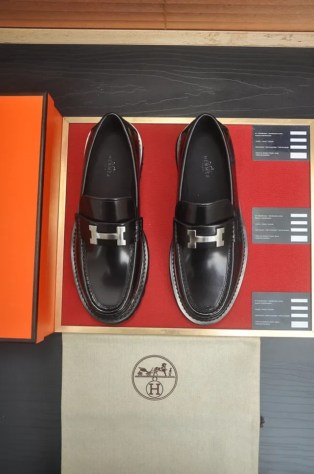 হার্মিস অরান লোফার কালো পলিশড লেদার H-Buckle Lug Sole লোফার 5