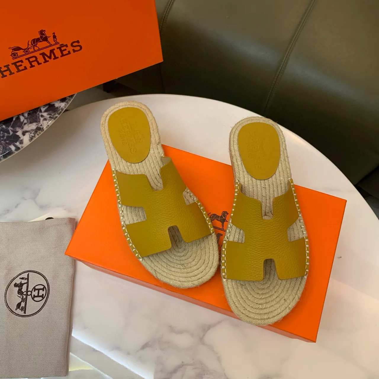 Hermès Oran 芥末黄皮革 H-Strap 编织苎麻拖鞋 2