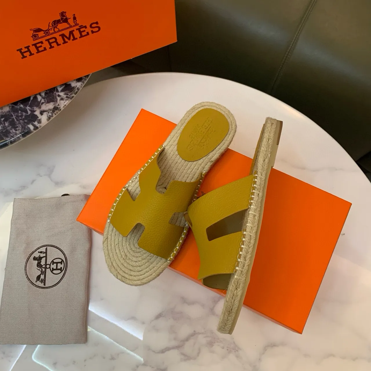 Hermès Oran 芥末黄皮革 H-Strap 编织苎麻拖鞋 4
