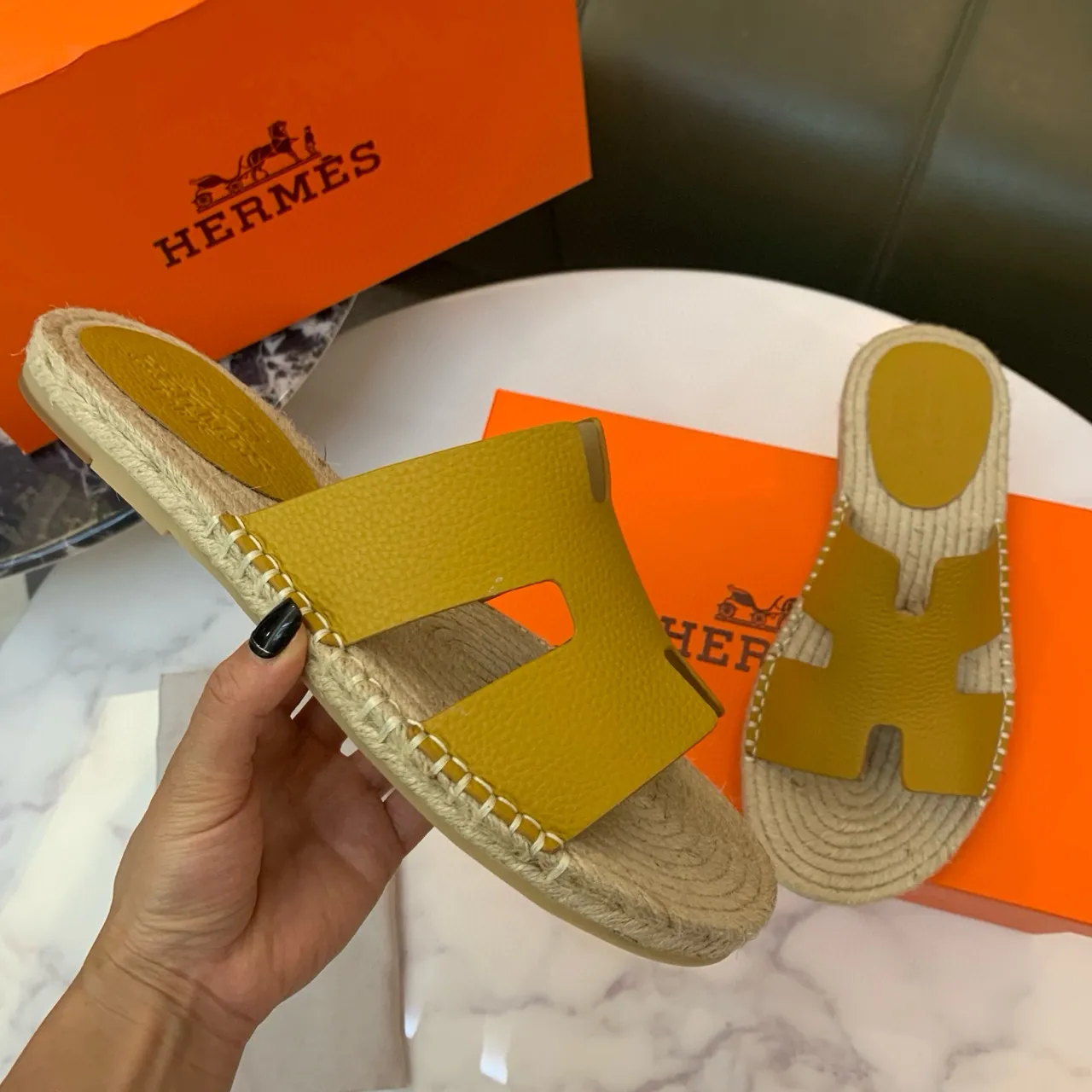 Hermès Oran 芥末黄皮革 H-Strap 编织苎麻拖鞋 5