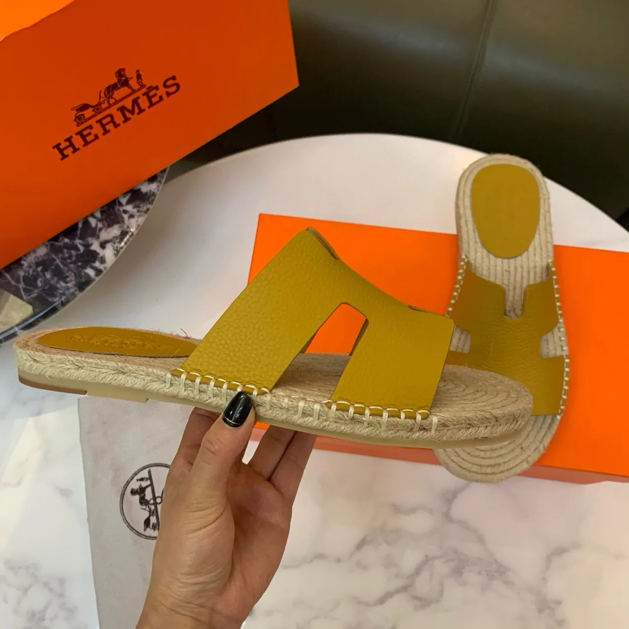 Hermès Oran 芥末黄皮革 H-Strap 编织苎麻拖鞋 6