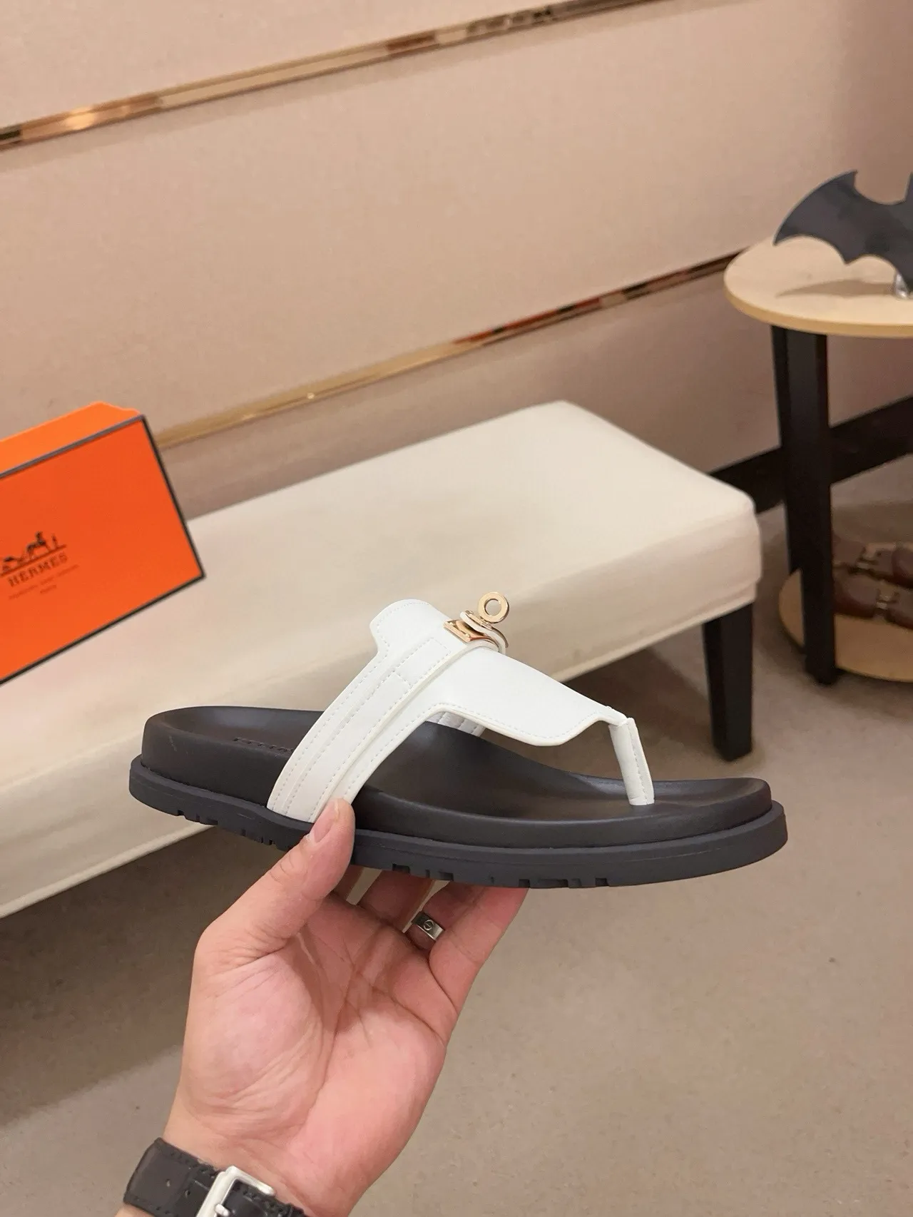 Hermès Oran Sandal White Black Leather T-Strap Gold-Tone H-Link Hardware Slippers 5