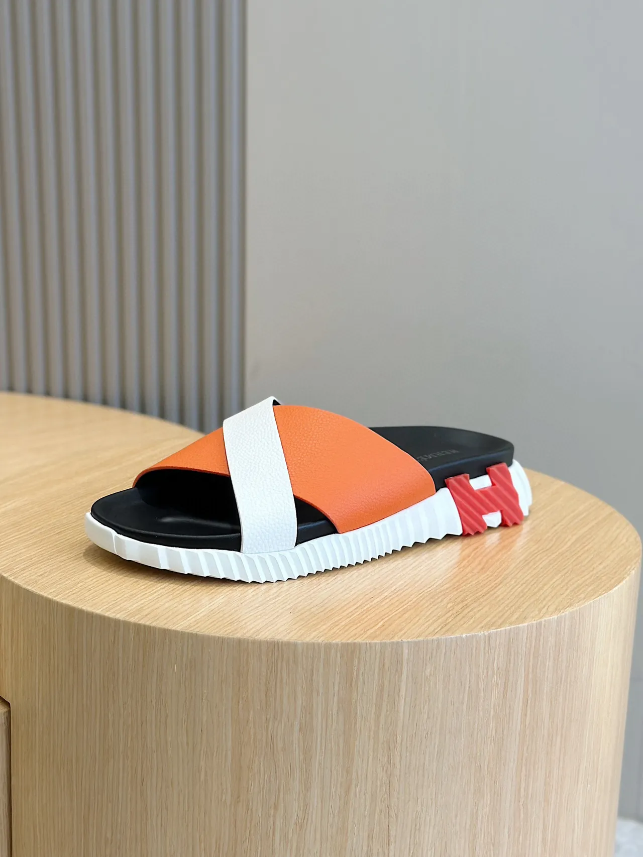 Hermès Oran Slide Orange and White Leather Slippers 2