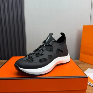 Hermès Oran Sneaker কালো এবং সাদা লাইফস্টাইল স্নিকার