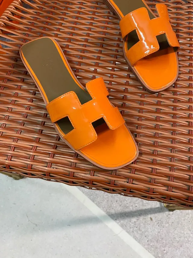 Hermès Orange Brown Glossy Patent Leather H-Shaped Strap Slippers 2