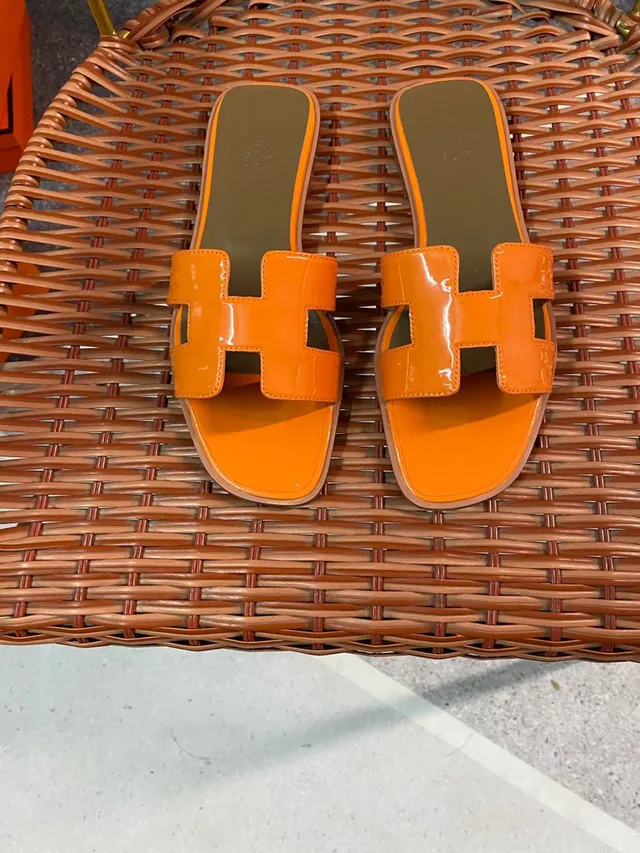 Hermès Orange Brown Glossy Patent Leather H-Shaped Strap Slippers 3