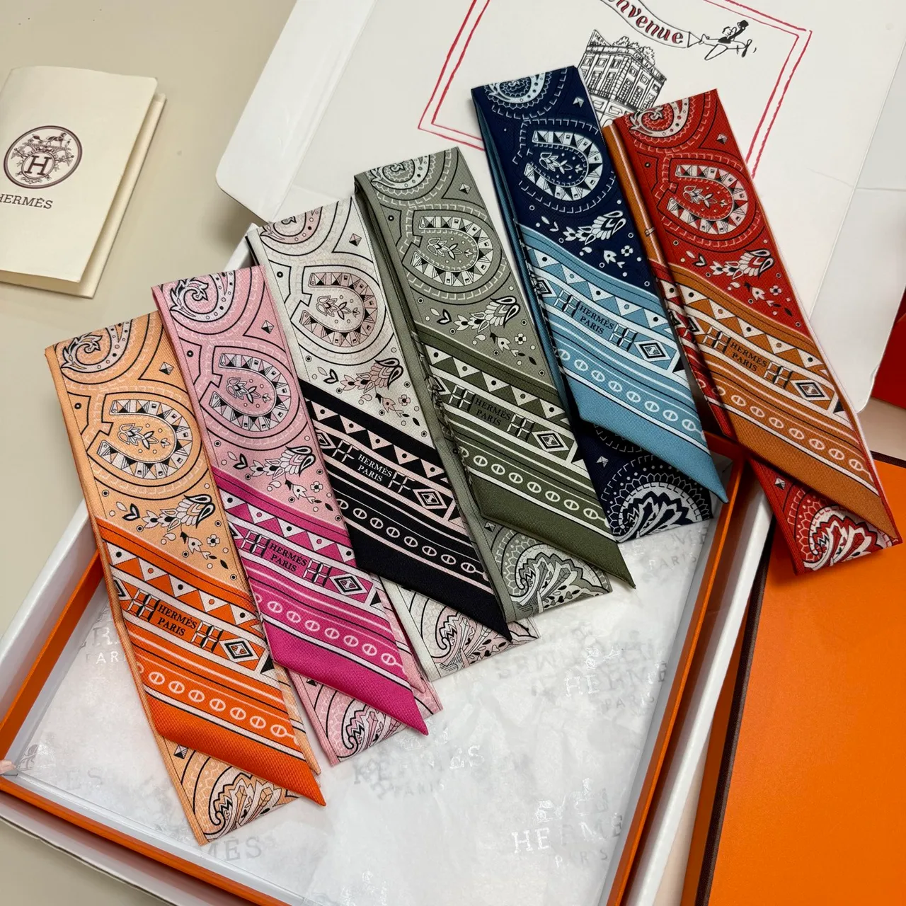 Hermès Twilly Orange Beige Étroit Imprimé Motifs Paisley Et Équestres Écharpe de Soie 8