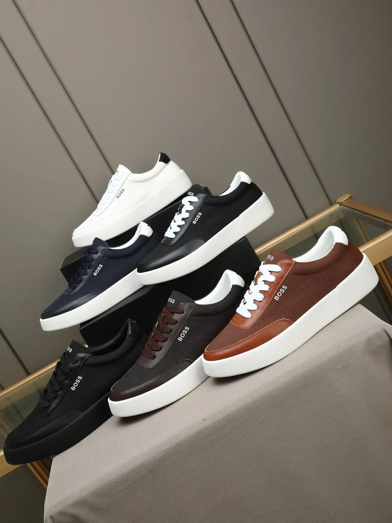 Hugo Boss Sneakers noires et brunes avec tige en maille et cuir semelle plateforme 2