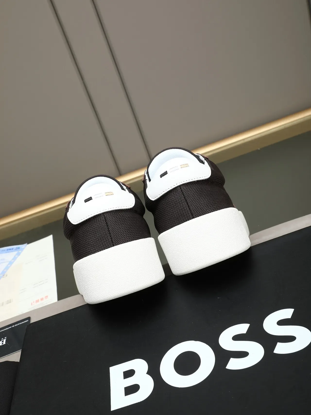 Hugo Boss Sneakers noires et brunes avec tige en maille et cuir semelle plateforme 4