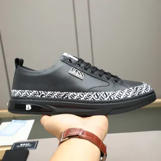 Hugo Boss কালো সাদা চামড়া উপরের মোনোগ্রাম টো ব্যান্ড লাইফস্টাইল স্নিকার্স