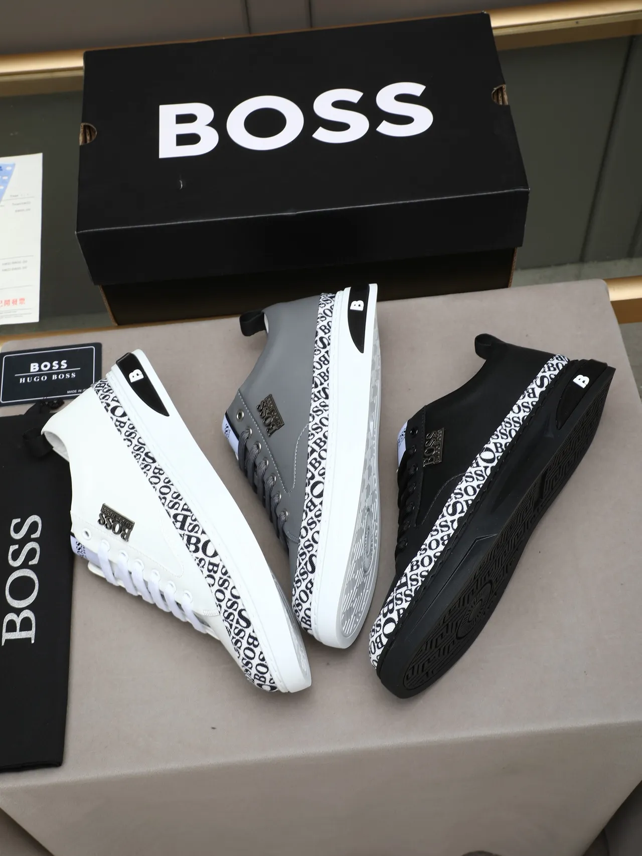 Hugo Boss Negro Blanco Cuero Superior Banda del Dedo del Pie Monogramado Lifestyle Sneakers 2