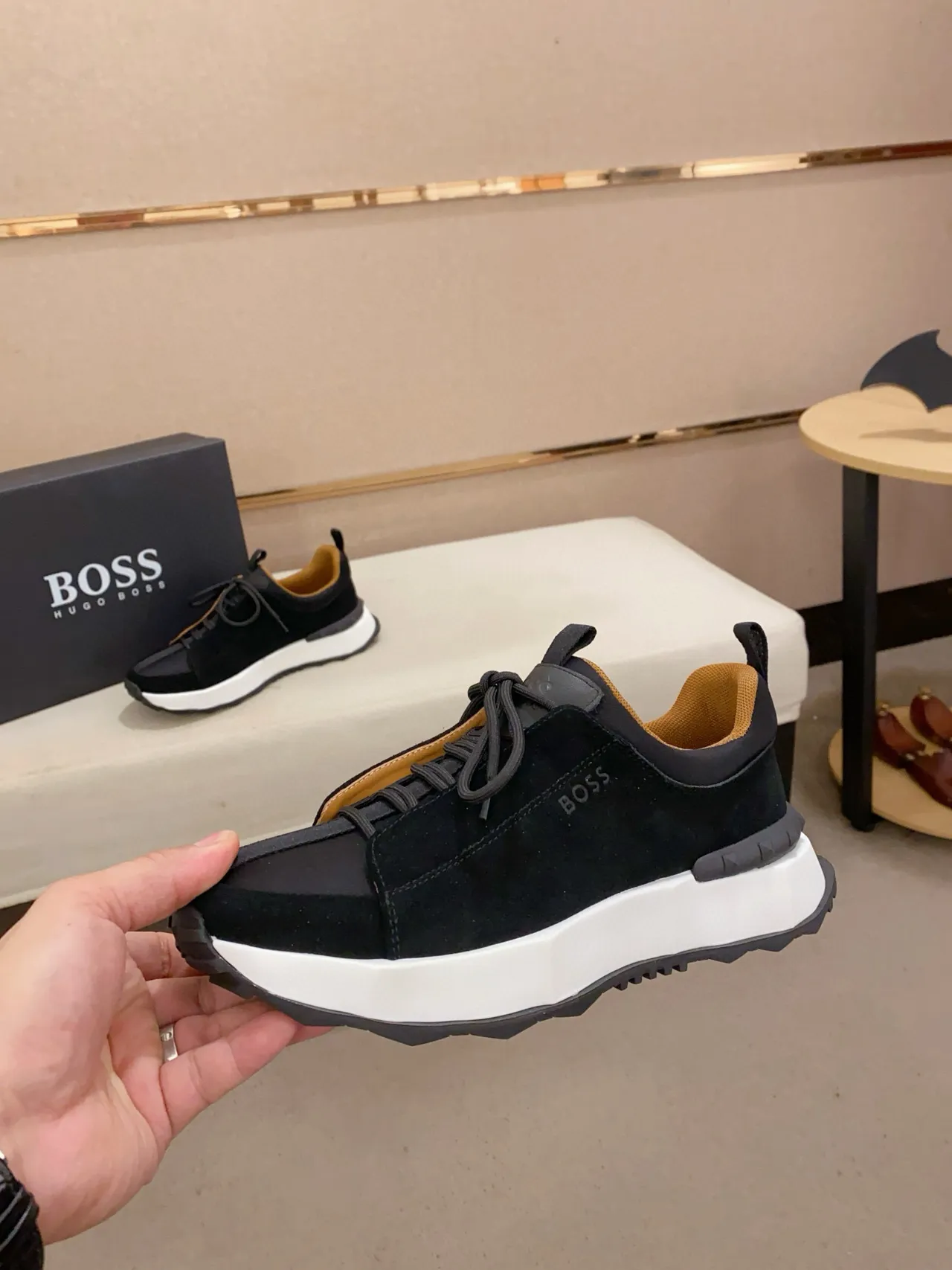 Hugo Boss Sneakers noir blanc daim upper oversized plateforme chunky sneakers 2