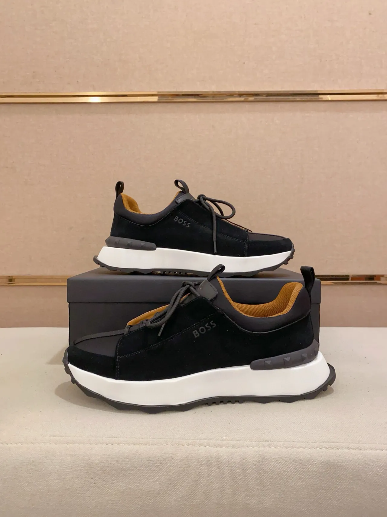 Hugo Boss Sneakers noir blanc daim upper oversized plateforme chunky sneakers 7