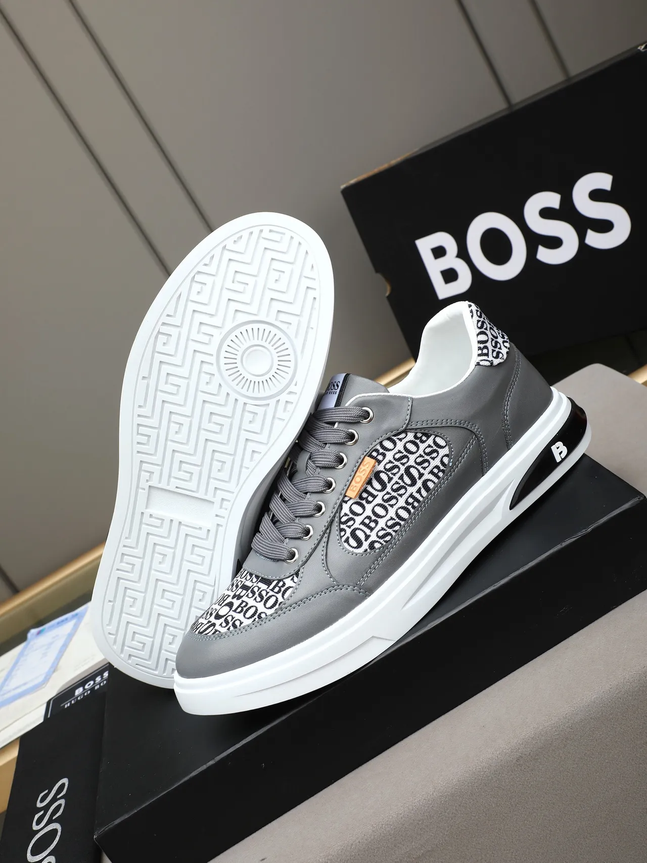 Hugo Boss رمادي مونوغرام لايف ستايل سينيكرز 4