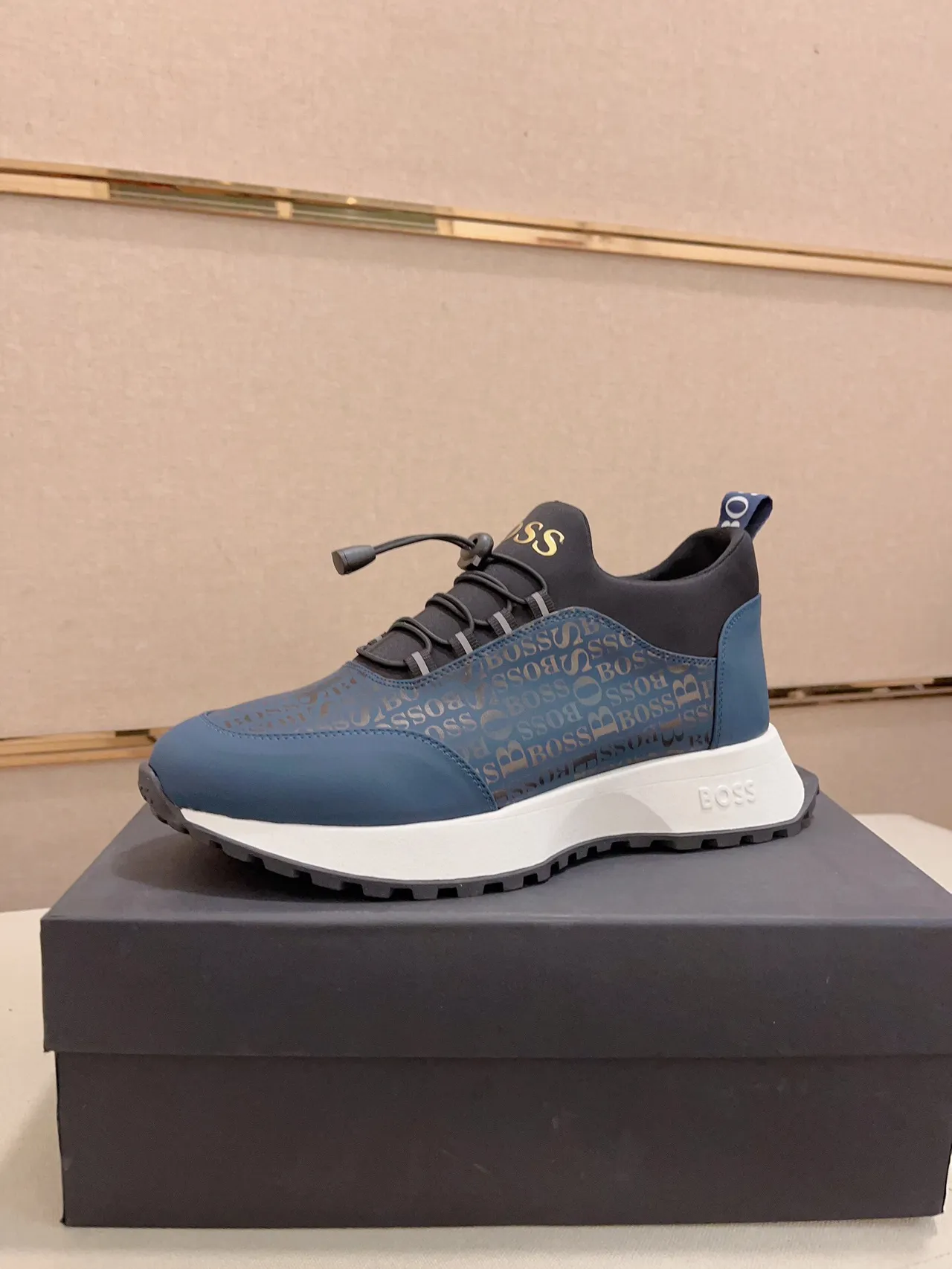 Hugo Boss Monogrammed Tênis Lifestyle Azul e Preto Bungee-Lace 2