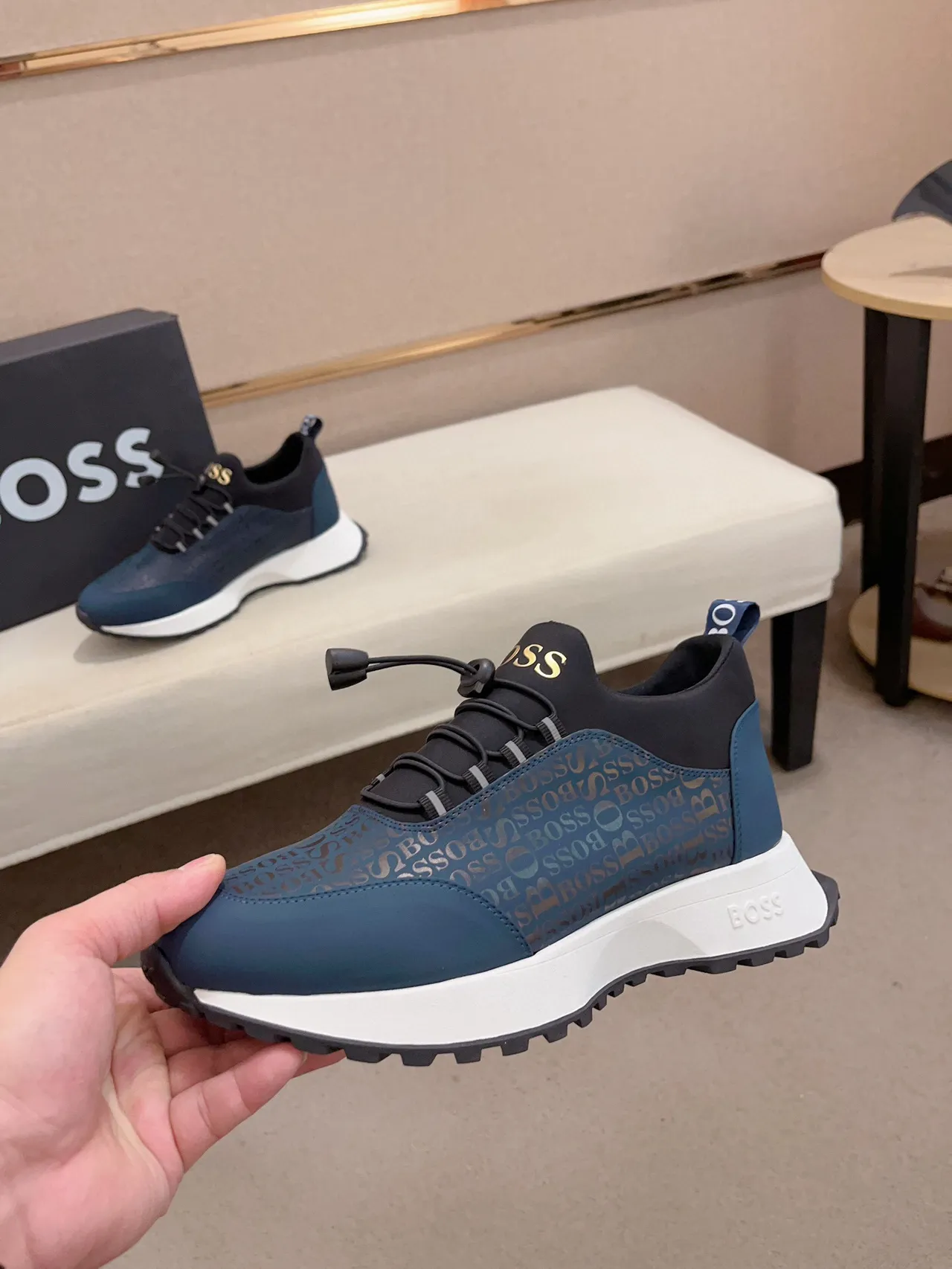Hugo Boss Monogrammed Tênis Lifestyle Azul e Preto Bungee-Lace 3
