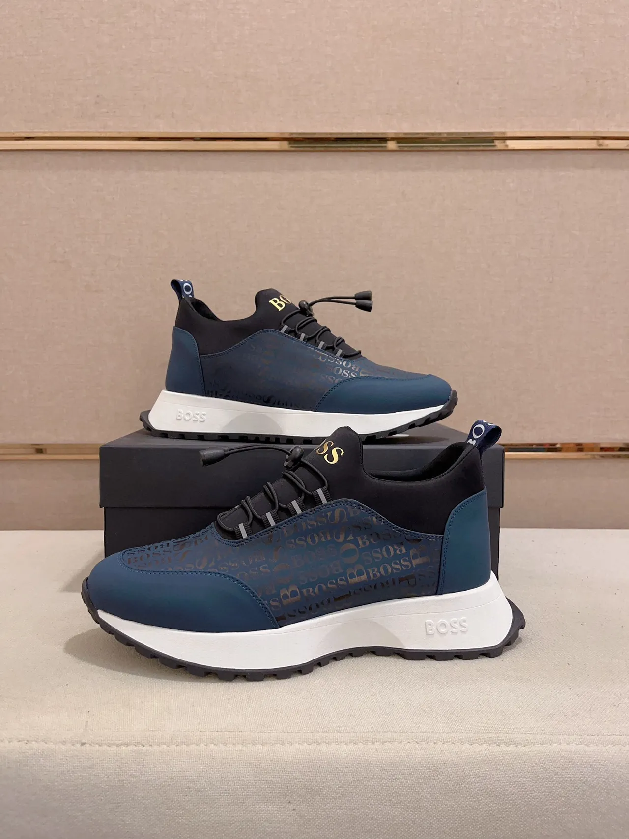 Hugo Boss Monogrammed Tênis Lifestyle Azul e Preto Bungee-Lace 7