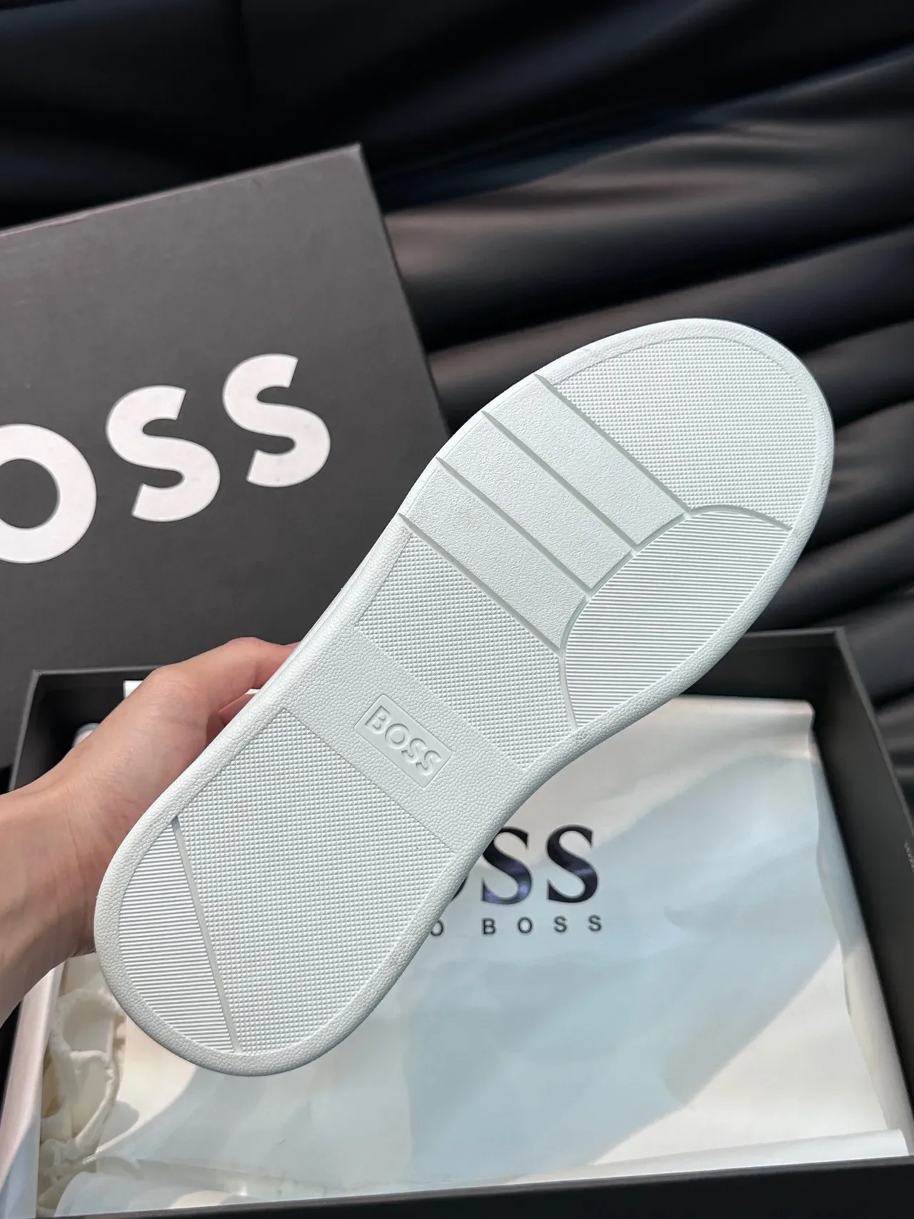 Hugo Boss 白色和灰色低帮生活方式运动鞋 3