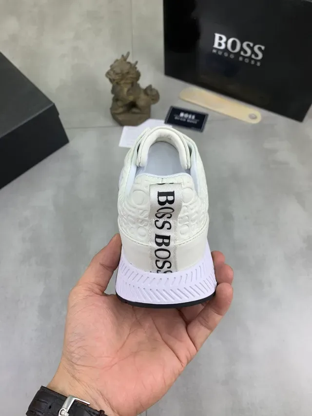 Hugo Boss Chaussure lifestyle slip-on blanche avec monogramme embossé 3