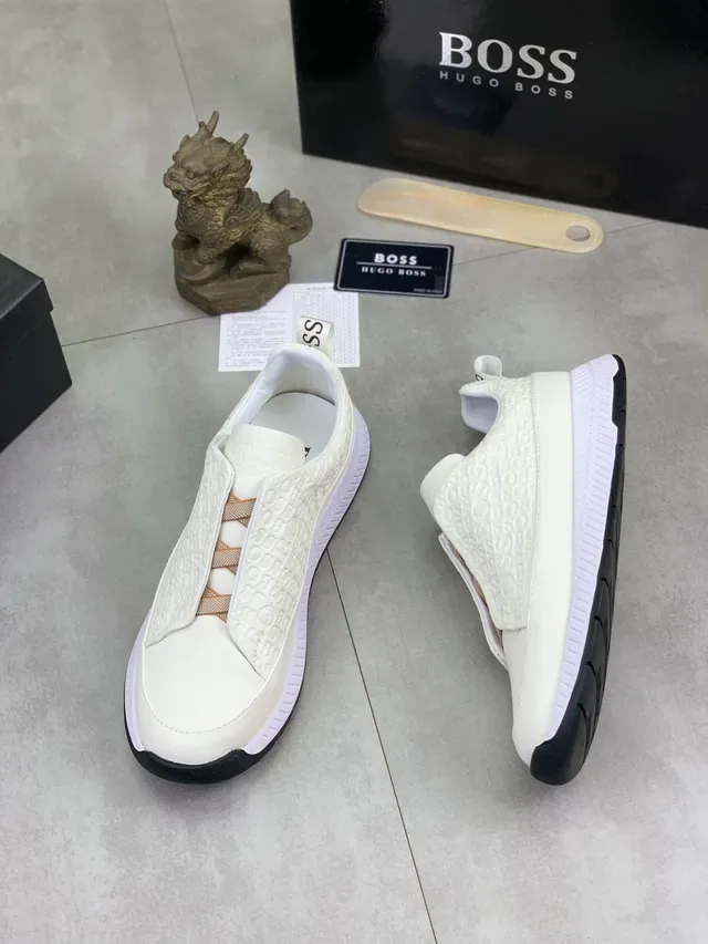 Hugo Boss Chaussure lifestyle slip-on blanche avec monogramme embossé 5