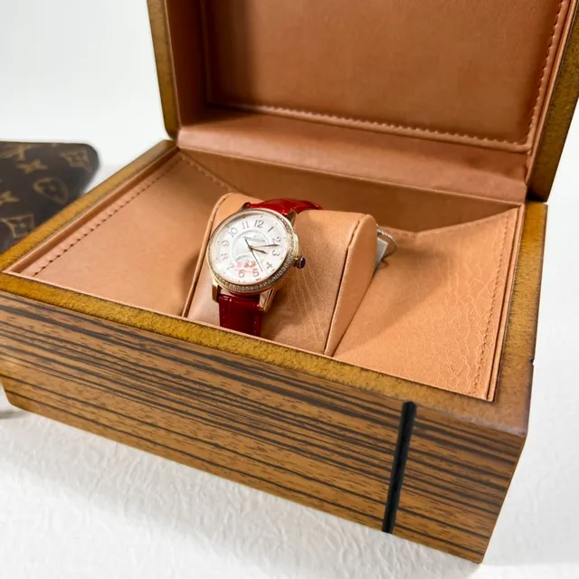 Jaeger-LeCoultre রেন্ডেজ-ভিউ ডায়মন্ড বেজেল লাল আলিগেটর স্ট্র্যাপ মেকানিক্যাল ওয়াচ 2