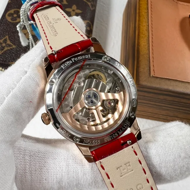 Jaeger-LeCoultre রেন্ডেজ-ভিউ ডায়মন্ড বেজেল লাল আলিগেটর স্ট্র্যাপ মেকানিক্যাল ওয়াচ 5
