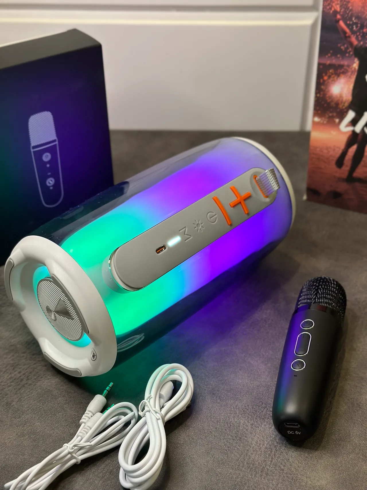 JBL Cinza Branco Corpo Cilíndrico Transparente Topo e Base Altifalante Portátil 6