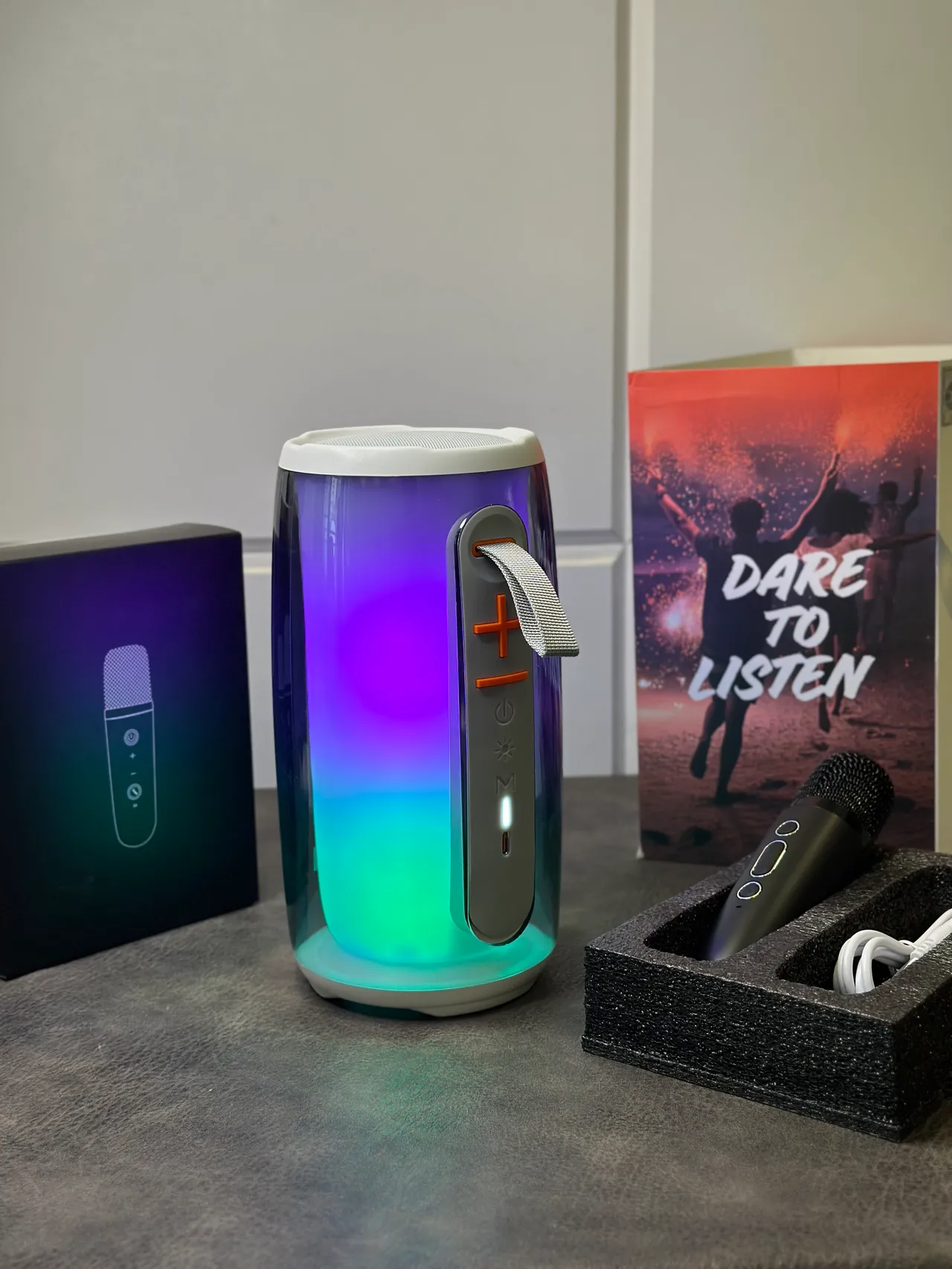 JBL Cinza Branco Corpo Cilíndrico Transparente Topo e Base Altifalante Portátil 8