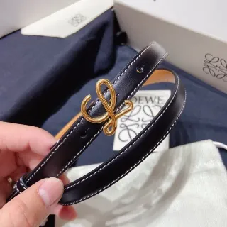 حزام Loewe Anagram أسود ذهبي ضيق أبيض خياطة تباين جلدي