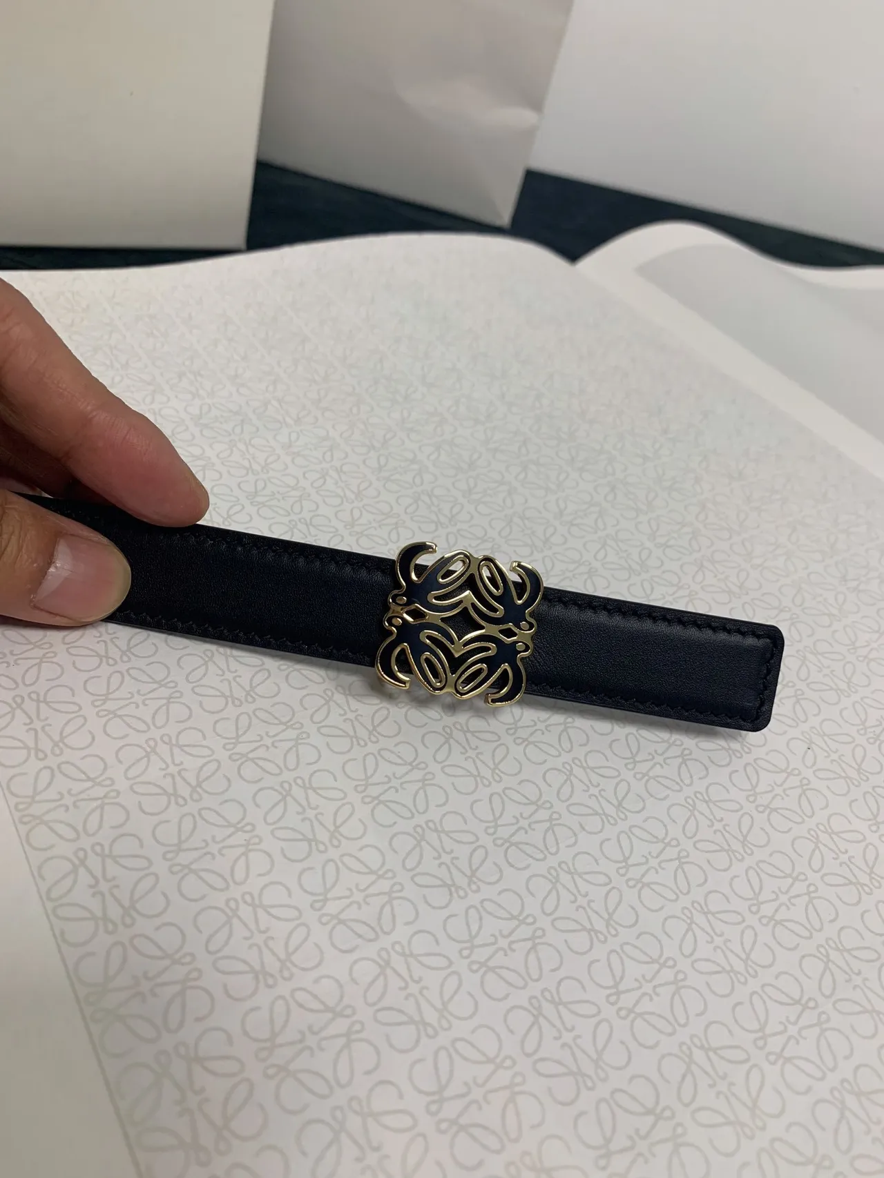 Loewe Anagram حزام جلد أسود 3
