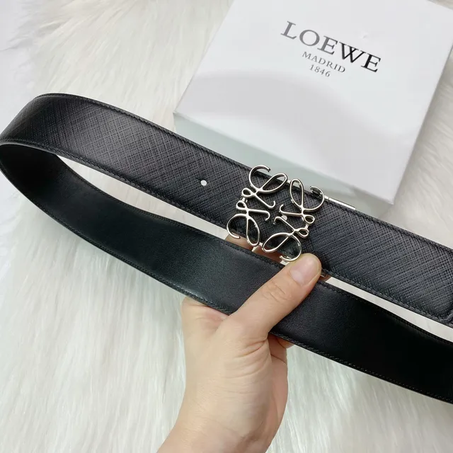 Loewe Anagram Ceinture en cuir texturé noir avec boucle argentée 2