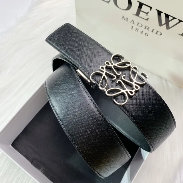 Loewe Anagram Ceinture en cuir texturé noir avec boucle argentée 3