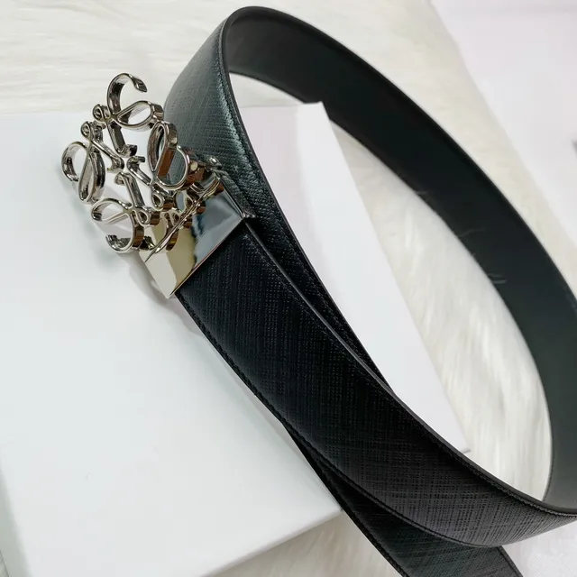 Loewe Anagram Ceinture en cuir texturé noir avec boucle argentée 4