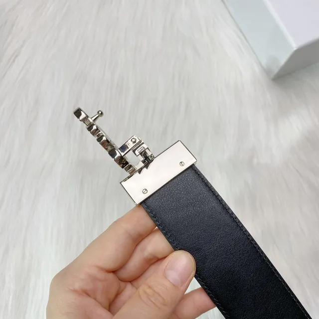 Loewe Anagram Ceinture en cuir texturé noir avec boucle argentée 7
